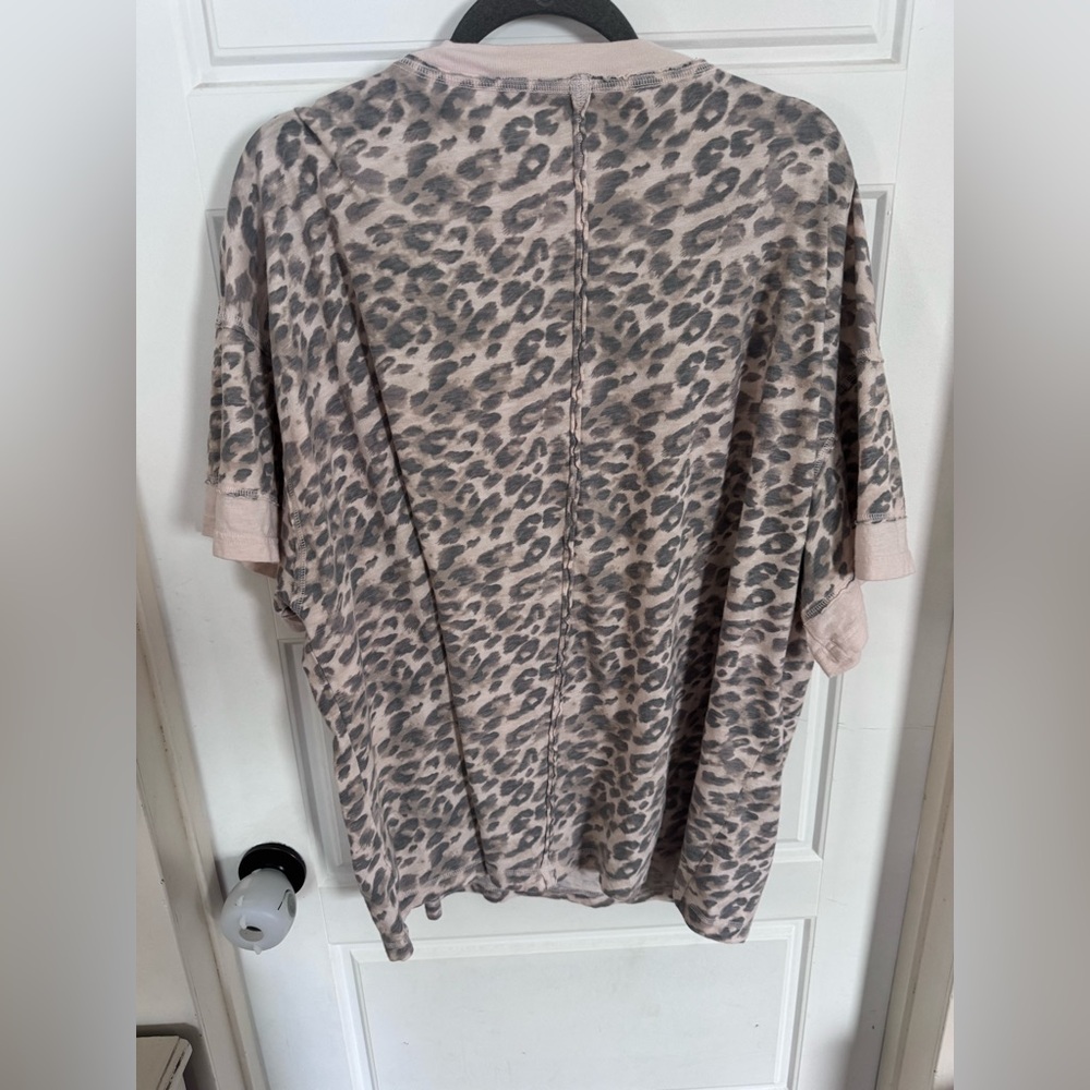 Aerie beige and grey Leopard Print Short Sleeve Tee - Picture 3 of 3